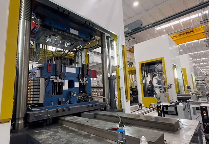 Het geluidsisolatiepaneel van de zijdeur van de auto van de 600T verticale spuitgietmachine (LZ-JS6000D)
